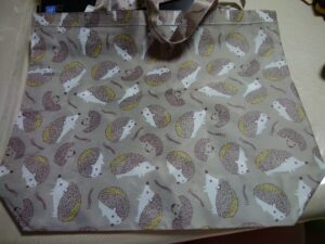 ハリネズミ柄のエコバッグ